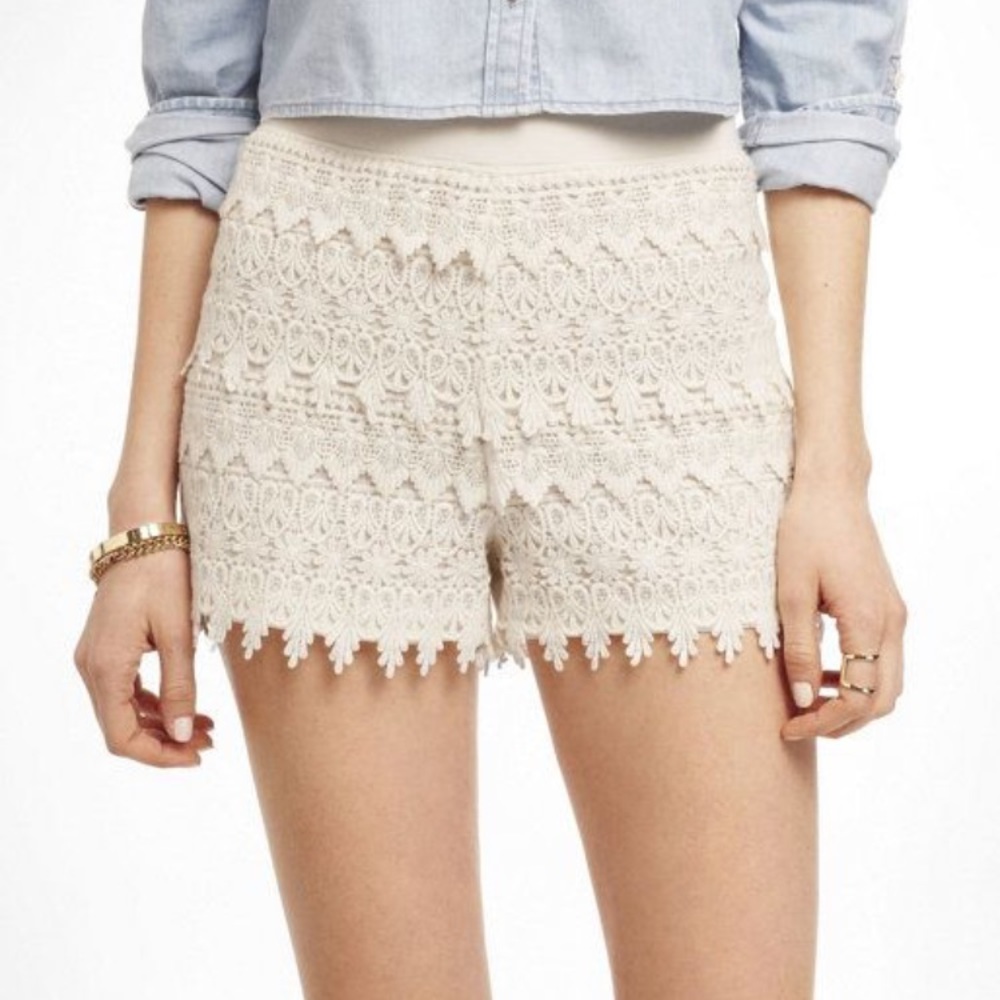 Express cream crochet stretchy cotton shorts!